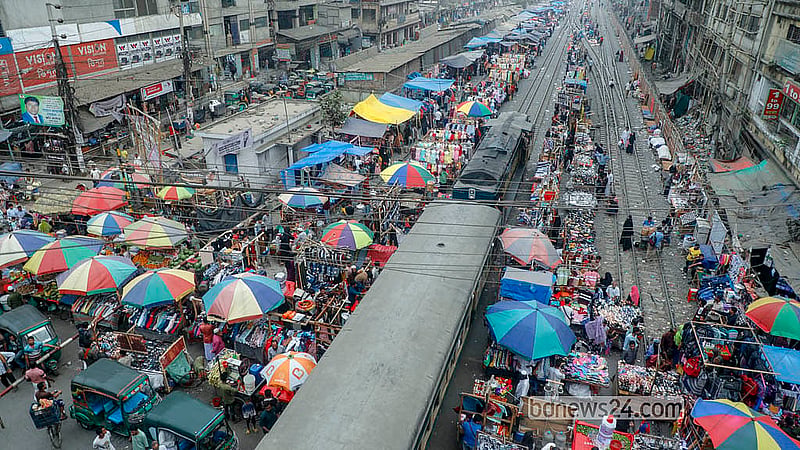 Encroachment of railway tracks by stalls in Jurain raises the risk of accidents if pedestrians or vendors are inattentive during train operations. Photo: Abdullah al Momin