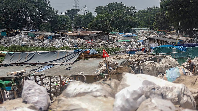 Huge white bags crowd the banks of the Buriganga’s original channel in West Islambagh. They are filled with plastic brought there for recycling. Photo: Mahmud Zaman Ovi