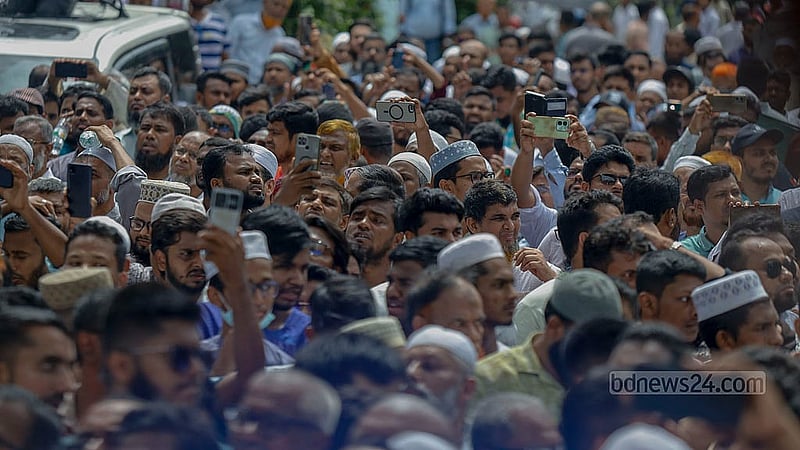 A section of Jamaat-e-Islami leaders and activists attend the reception in Dhaka's Shahbagh for party leader ATM Azharul Islam, who was released from jail a day after being acquitted from a death sentence in a war crimes case, May 28, 2025. Photo: Mahmud Zaman Ovi