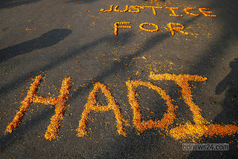 Chhatra Shakti activists block the Shahbagh intersection on Monday, Dec 15, 2025, by placing bamboo poles and bricks on the road, demanding the resignation of the home advisor after the shooting of Sharif Osman bin Hadi. Photo: Mahmud Zaman Ovi