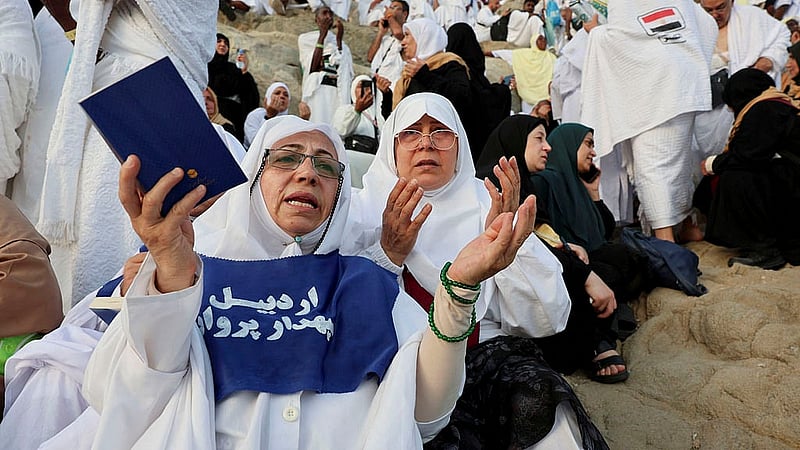 Muslim pilgrims pray at Jabal al-Rahmah, also known as Mount Arafat, during the annual hajj pilgrimage, outside the holy city of Mecca, Saudi Arabia, June 5, 2025. Photo: Reuters