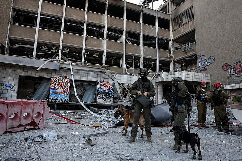 Emergency personnel work at an impact site following Iran's missile strike on Israel, amid the Iran-Israel conflict, in Haifa, Israel, June 20, 2025. Photo: Reuters