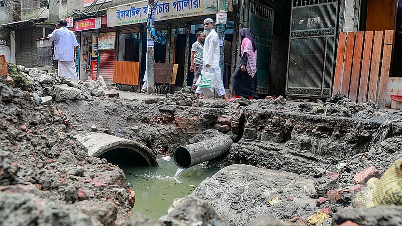 Although pipes for the sewage line have been installed, the connection points remain open due to incomplete repairs. People have to risk walking near these exposed areas.Photo:Mahmud Zaman Ovi