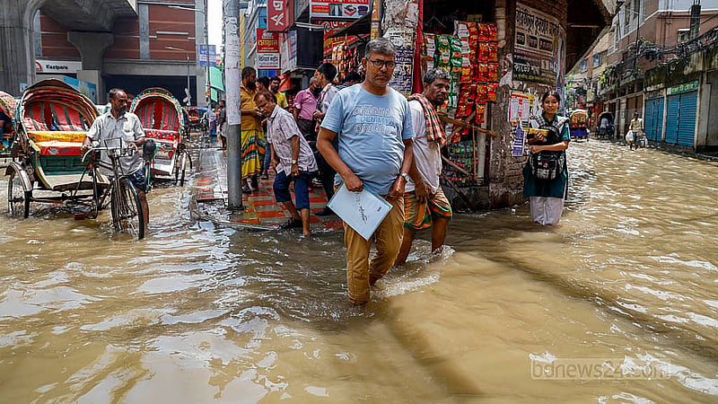 Rainwater pools on roads across Mirpur after a downpour on Sunday, Aug 17, 2025, leaving residents to deal with hours of waterlogging. Photo: Mahmud Zaman Ovi
