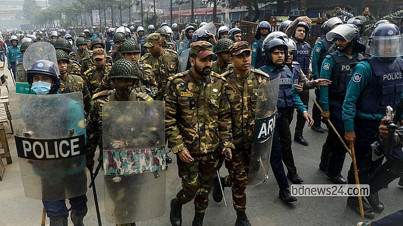 Law enforcers take position as traders attempt to block Karwan Bazar road on Sunday, Jan 04, 2026, demanding cancellation of NEIR. Photo: Abdullah al Momin