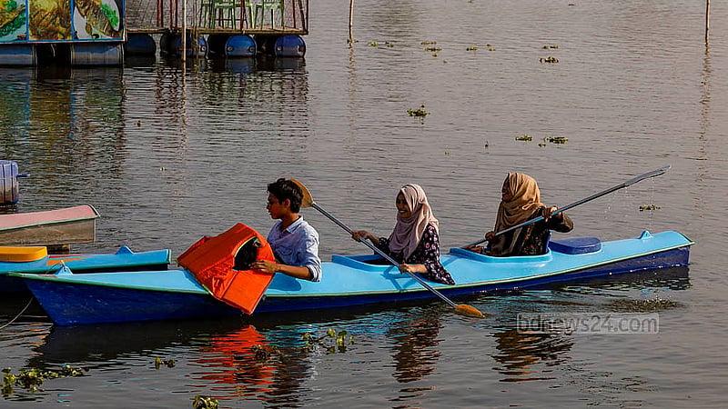 The kayaks on the lake at Sector 18 of Diabari in Uttara come in various sizes, accommodating two to three people each. Photo: Mahmud Zaman Ovi