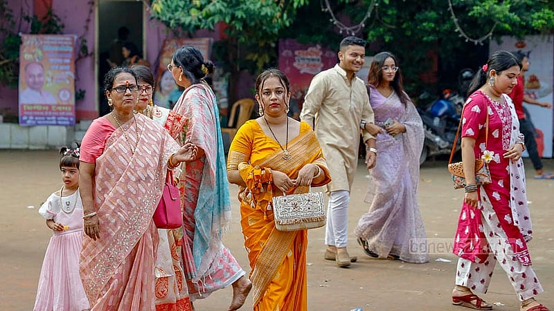 Families in festive attire arrive together on the seventh day of Durga Puja at Ramna Kali Temple. Photo: Mahmud Zaman Ovi