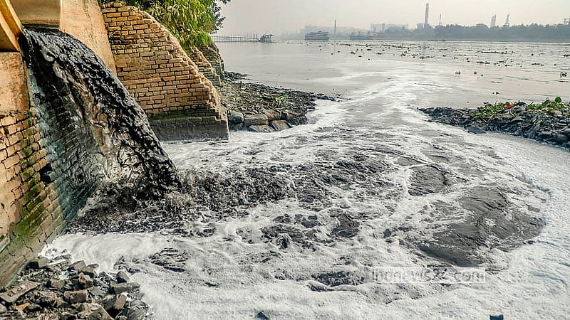Despite repeated claims of government measures to prevent river pollution, the opposite emerges in Dhaka’s Shyampur, where large amounts of industrial waste are being discharged into the Buriganga under so-called official management. Photo: Abdullah Al Momin