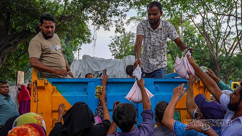 People from different walks of life buy low-priced essential goods from a TCB truck at Felani Avenue on Wednesday, May 13, 2026. Photo: Md. Tanjinur Rahman Bhuiyan