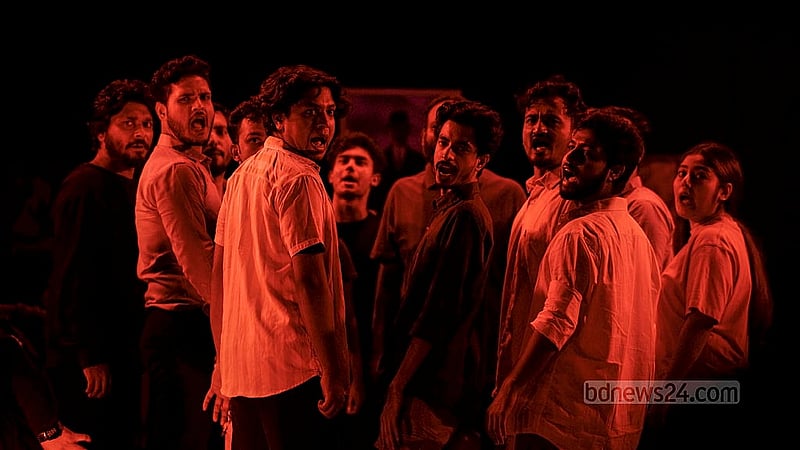 A scene from the play ‘Rupantor,’ staged by the 46th batch of Prachyanat School of Acting and Design, at the Neelima Ibrahim Auditorium of the Bangladesh Mohila Samity in Dhaka’s Bailey Road. Photo: TanushreeBiswas