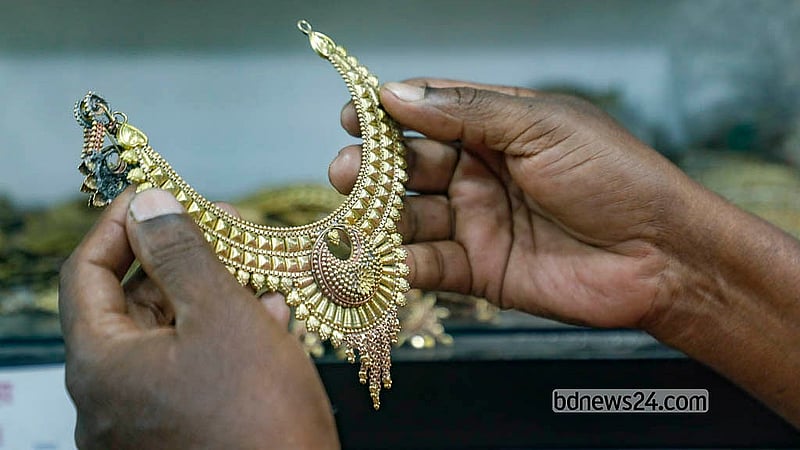 Artisans in Savar’s Bhakurta produce jewellery for wholesale markets in Dhaka and beyond, customising designs to meet the specific requirements of retailers. Photo: Abdullah Al Momin