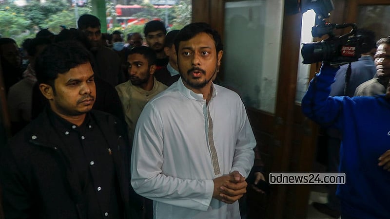 NCP Chief Coordinator Nasiruddin Patwary submits his nomination papers for the Dhaka-8 constituency from the Jamaat-e-Islami’s 10-party alliance on Monday, Dec 29, 2025, at the Office of the Dhaka Divisional Commissioner and Returning Officer in Segunbagicha. Photo: Abdullah al Momin