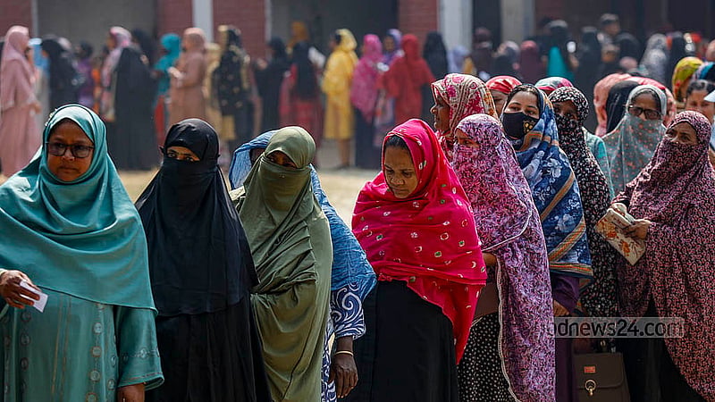 Voters wait in a long line at Banani Model High School on Thursday, Feb 12, 2026, to cast their votes in the national election and referendum. Photo: Mahmud Zaman Ovi