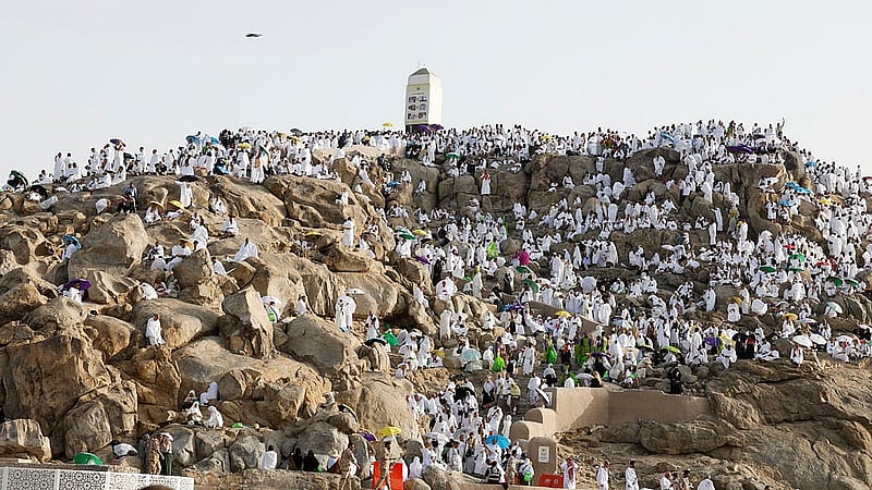 Muslim pilgrims gather at Mount of Mercy on the plain of Arafat during the annual hajj pilgrimage, outside the holy city of Mecca, Saudi Arabia, May 26, 2026. Photo: Reuters