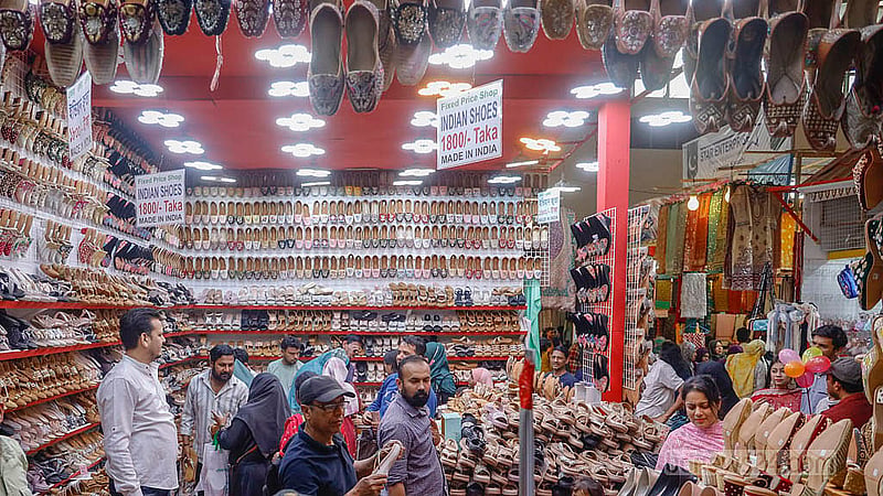 Crowds are seen at an Indian footwear stall at the 30th Dhaka International Trade Fair in Purbachal on Friday, Jan 30, 2026. Photo: Mahmud Zaman Ovi