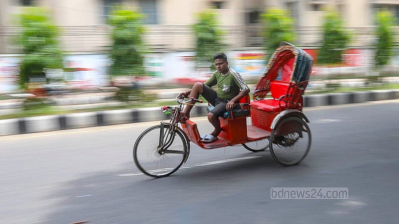 Battery-powered vehicles are manufactured indiscriminately and without regulation in Dhaka. Although ordinary wheels are installed at rear of the vehicle, motorcycle wheels are added at the front. Photo: Abdullah Al Momin