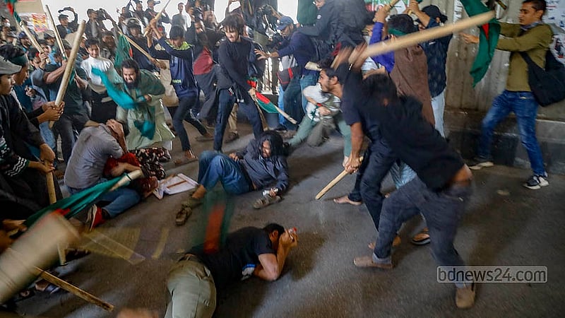 Members of Students for Sovereignty attacked Agitated Adivasi Students on Wednesday, Jan 15, 2025, afternoon as they protested the removal of images featuring the word “adivasi” from textbooks by attempting to lay siege to the NCTB building in Motijheel. Photo: Mahmud Zaman Ovi