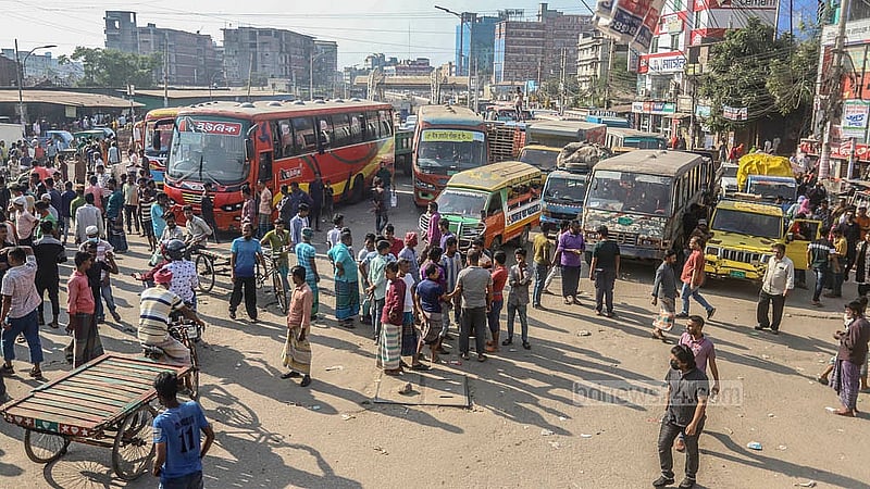 Battery-run rickshaw drivers and owners demonstrate by blocking roads in the capital’s Kajla area of Dhaka-Sylhet Highway in Jatrabari on Wednesday, Nov 20, 2024. Photo: Abdullah al Momin