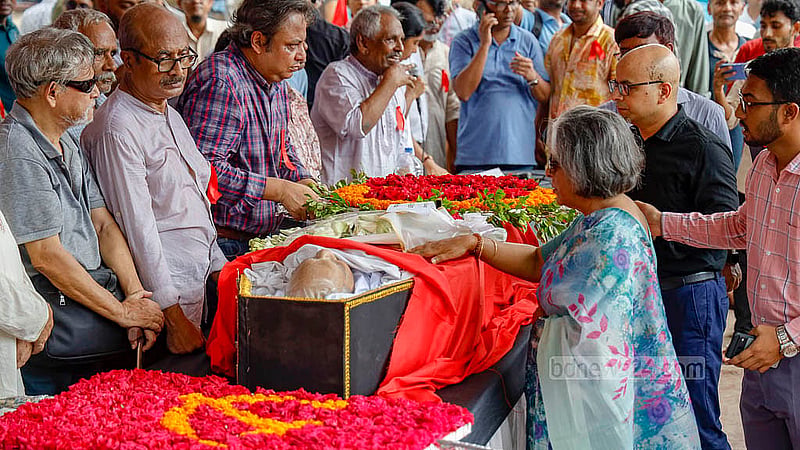 Women and Children’s Affairs Advisor Sharmeen S Murshid pays tribute to Badruddin Umar at the Central Shaheed Minar premises on Monday, Sept 8, 2025. Photo: Mahmud Zaman Ovi