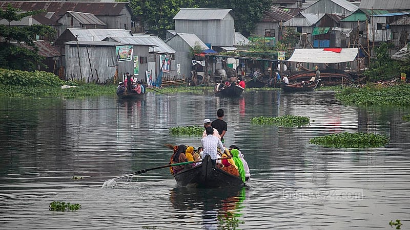 Many locals continue to rely on boats to travel to and from Korail slum in Dhaka. Photo: Abdullah Al Momin