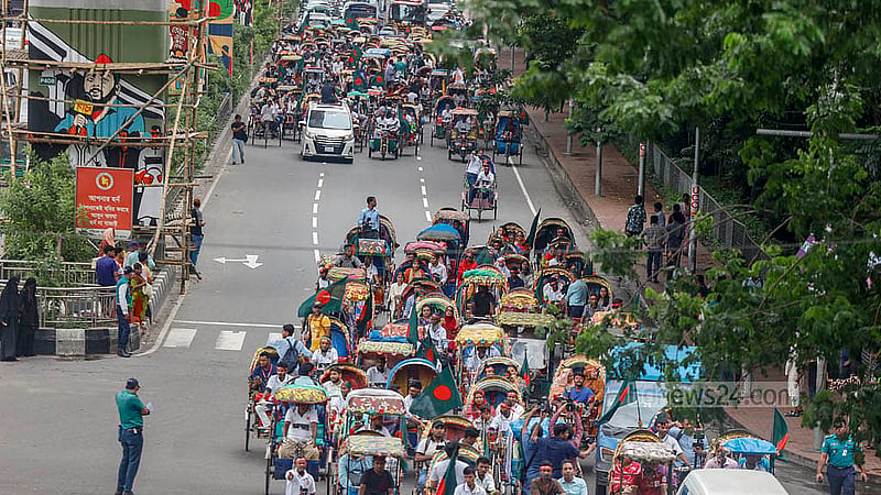 The rickshaw rally in remembrance of the July Uprising set off from Manik Mia Avenue and made its way through Khamarbari, Farmgate, Bijoy Sarani, Agargaon, and Shishu Mela, before returning to its starting point. Photo: Mahmud Zaman Ovi