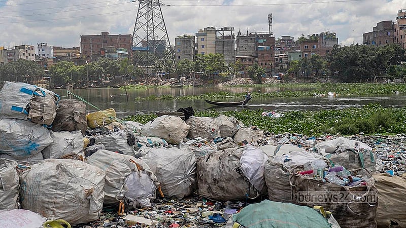 Huge white bags crowd the banks of the Buriganga’s original channel in West Islambagh. They are filled with plastic brought there for recycling. Photo: Mahmud Zaman Ovi