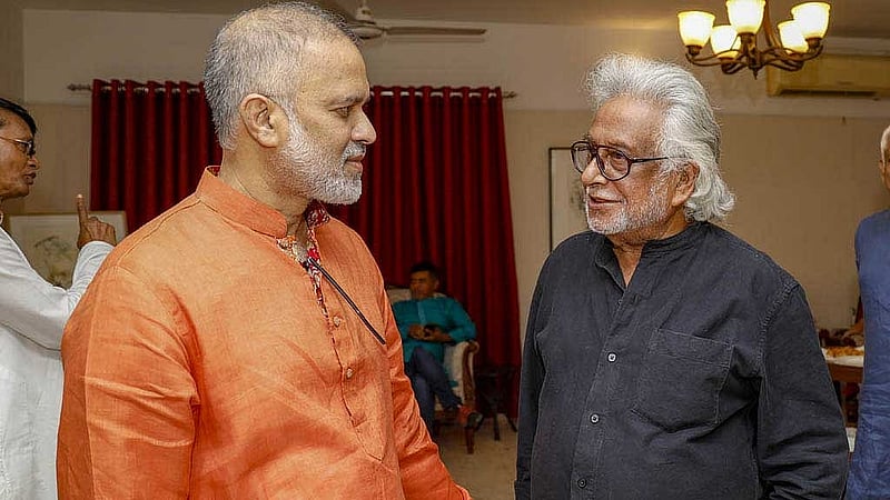 Internationally renowned artist Monirul Islam with bdnews24.com editor-in-chief Toufique Imrose Khalidi at the Bengali New Year event hosted by bdnews24.com on Monday, Apr 14, 2025.