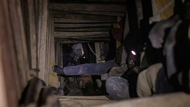 FILE PHOTO: Miners work at the entrance of a shaft at Rubaya coltan mine, near the town of Rubaya, which is controlled by M23 rebels, in the Eastern Democratic Republic of Congo March 24, 2025. REUTERS