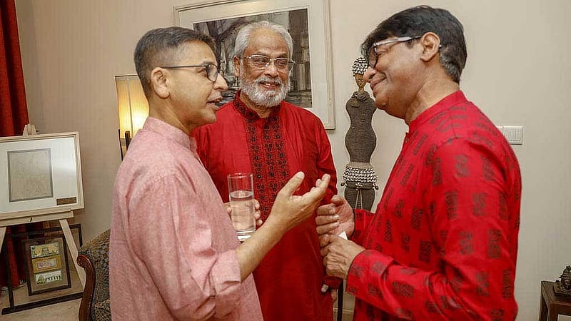 Actor Shahiduzzaman Selim chats warmly with diplomat Pranay Verma, as Jatiya Party Chairman GM Quader smiles at their exchange at bdnews24.com’s Bengali New Year event on Monday, Apr 14, 2025.