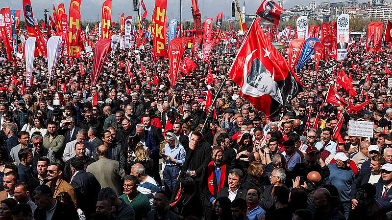 People attend a rally to protest against the arrest of Istanbul Mayor Ekrem Imamoglu as part of a corruption investigation, in Istanbul, Turkey, March 29, 2025. REUTERS