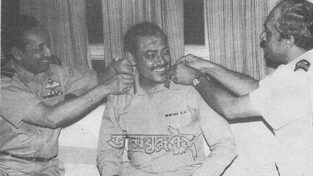 After the Nov 3 coup, Air Force chief MAG Tawab (left) and Navy chief MH Khan are seen pinning the Army chief’s badge on Khaled Mosharraf. Photo: Jonmojuddho71