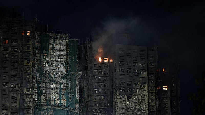 Smoke rises as a deadly fire, which broke out yesterday, continues to burn at Wang Fuk Court housing complex, in Hong Kong, China Nov 27, 2025. REUTERS/Maxim Shemetov