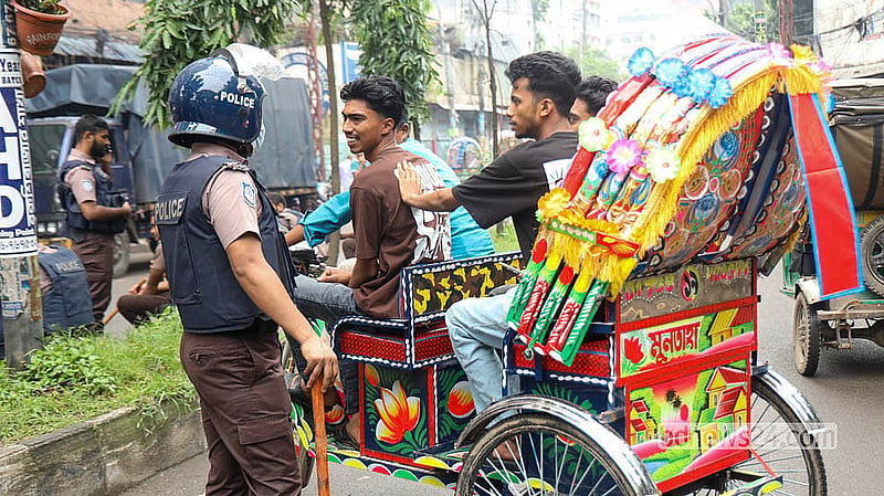 Police step up security around the Government Madrasah-E-Alia following the clash between Jatiotabadi Chhatra Dal and Islami Chhatra Shibir.   Photo: Shamsul Haque Ripon