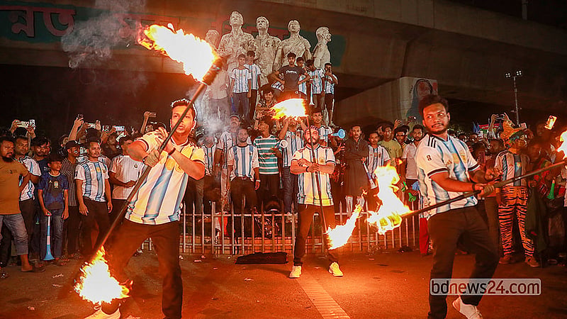 Messi fans gather near the Raju Sculpture of Dhaka University on Saturday, Jul 4, 2026, to watch the match between Argentina and Cape Verde.   Photo: Shamsul Haque Ripon