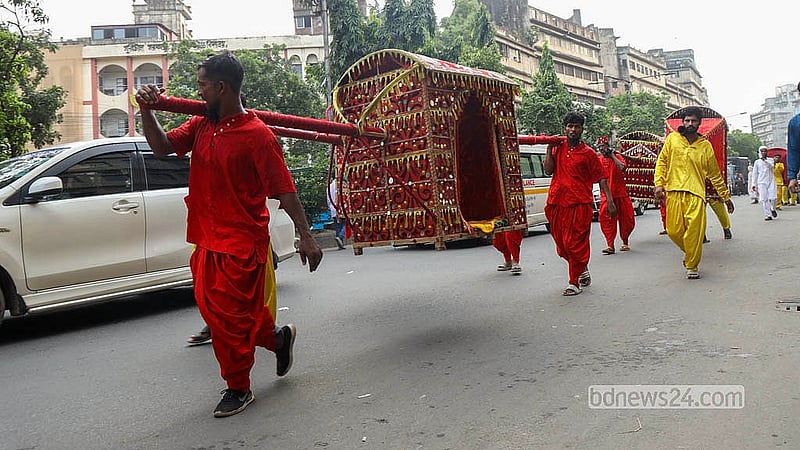 A palanquin is part of the procession on Friday, Aug 28, 2026, to celebrate the “Hridoye Dhaka 416” festival.  Photo: Shamsul Haque Ripon