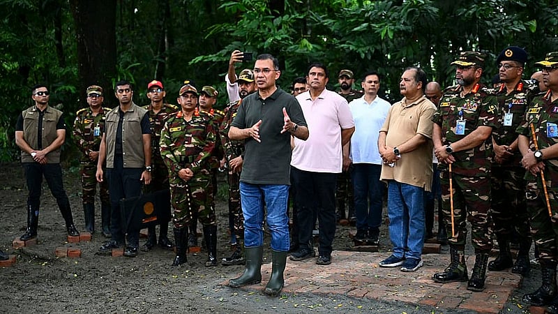 Prime Minister Tarique Rahman speaks with soldiers and listens to their experiences during the Bangladesh Army's summer training exercise in Babuganj. Photo: PMO