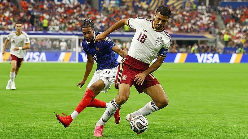 Rodri wards off Michael Olise during Spain's semi-final triumph on his way to completing a tournament-record pass count. (Photo: REUTERS/Hannah Mckay)