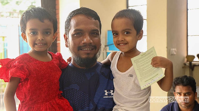 Two children hold their vaccination cards on the first day of the cholera vaccination drive.  Photo: Shamsul Haque Ripon