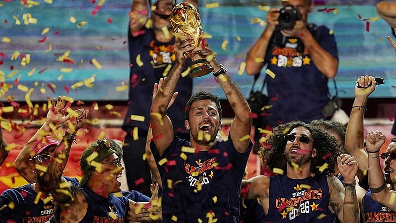 Football - FIFA World Cup 2026 - Spain Victory Parade - Madrid, Spain - Jul 20, 2026 Spain's Rodri celebrates with the World Cup trophy and teammates on stage at Cibeles Square in Madrid after the victory parade as fans gather to celebrate winning the World Cup. REUTERS/Ana Beltran