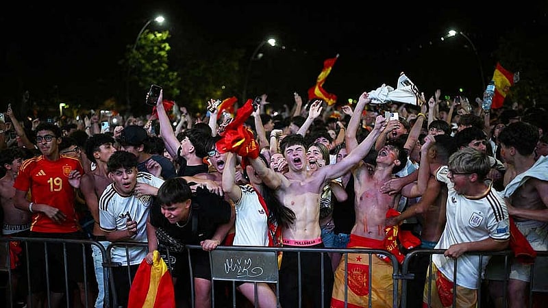 FIFA World Cup 2026 - Final - Spain v Argentina - Fans gather in Lamine Yamal's hometown - Rocafonda, Spain - Jul 19, 2026 Spain fans celebrate after Spain wins the FIFA World Cup 2026 final, in Lamine Yamal's hometown - Rocafonda REUTERS/Lorena Sopena