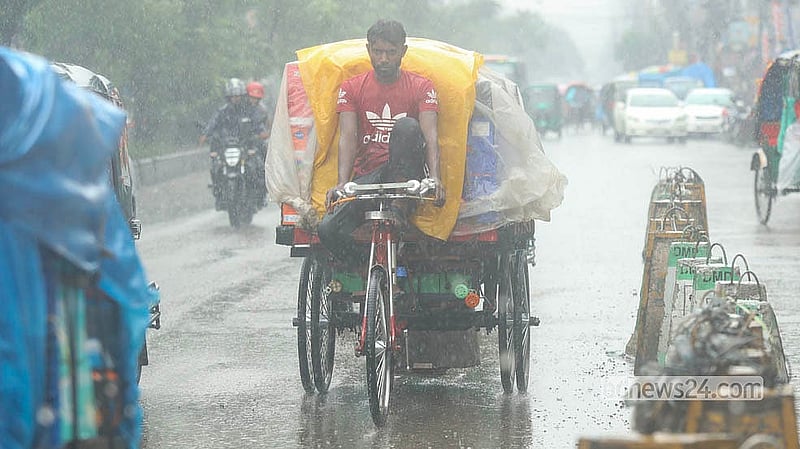 A man transports goods while getting drenched by the afternoon rain in Dhaka's Rampura on Monday, Aug 3, 2026. Photo: Shamsul Haque Ripon