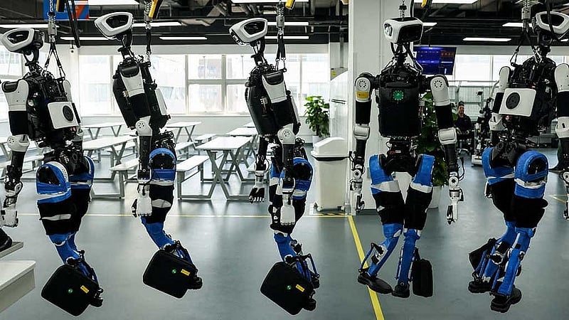 Humanoid robots appear at the production line during organized media tour to the Robotics Pilot Testing and Validation Platform of Beijing Innovation Center of Humanoid Robotics (X-Humanoid) in Beijing, China, Mar 20, 2026. REUTERS/Maxim Shemetov To Match Special Report CHINA-TECH/ROBOT