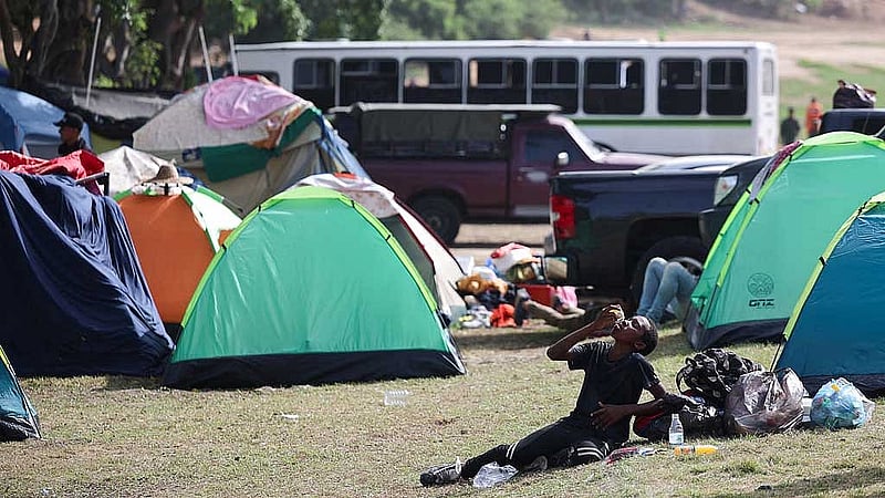 A displaced person shelters at a temporary camp, in the aftermath of the Jun 24 earthquakes, in La Guaira, Venezuela, Jul 4, 2026. REUTERS/Adriano Machado