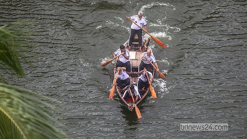 People of all ages participated in the boat race at Nawabbari Pond in Old Dhaka’s Islampur. Photo: Abdullah Al Momin