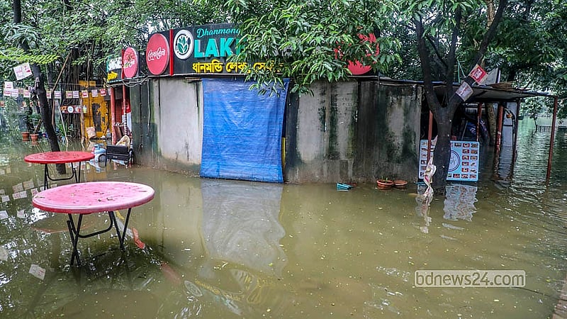 Food stalls along the banks of Dhanmondi Lake are submerged in the continuous rain.  Photo: Abdullah Al Momin