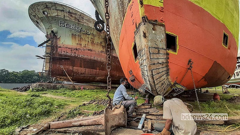 Workers toil away tirelessly to repair old freight ships in the Char Mirerbag area of Dhaka’s Keraniganj. Photo: Abdullah Al Momin