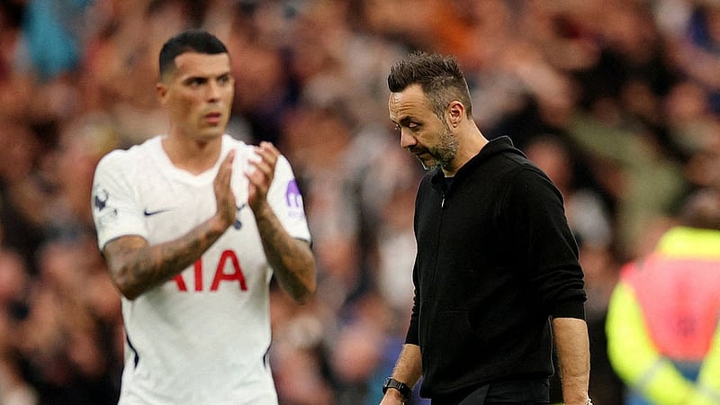 Football - Premier League - Tottenham Hotspur v Newcastle United - Tottenham Hotspur Stadium, London, Britain - August 29, 2026 Tottenham Hotspur manager Roberto De Zerbi looks dejected after the match Action Images via Reuters