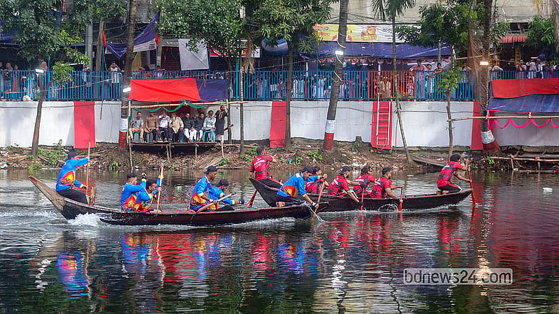 A boat race is held at Nawabbari Pond in Old Dhaka’s Islampur. Photo: Abdullah Al Momin