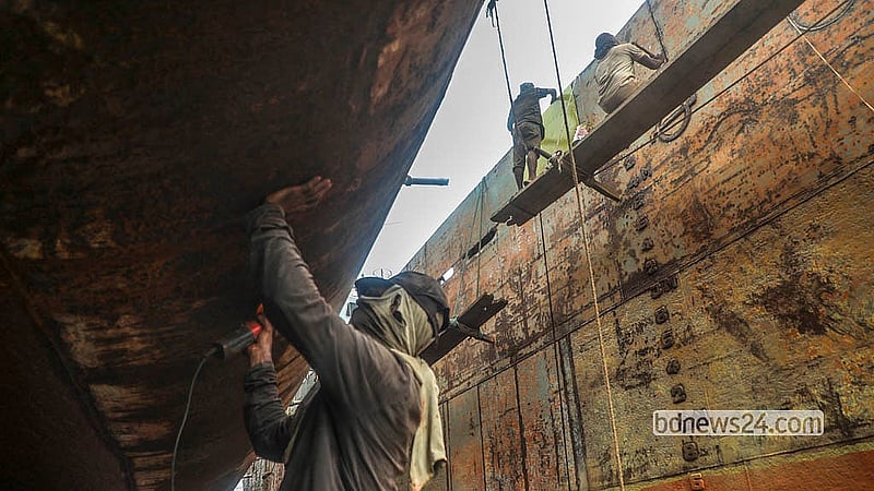 A busy dockyard on the banks of the Buriganga River in Dhaka’s Keraniganj. Photo: Abdullah Al Momin
