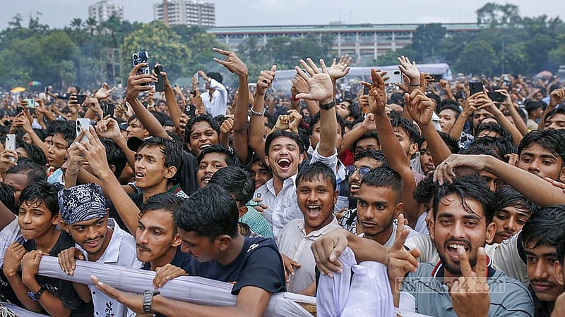 A music concert titled “Concert for Democracy” is held at Suhrawardy Udyan to mark the second anniversary of the July Uprising. The open-air event is organised with support from the Ministry of Cultural Affairs and the Bangladesh Musical Bands Association (BAMBA).